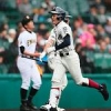 峯本のランニング本塁打＝高校野球