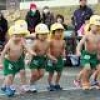 熊本）「風の子」河川敷走る 人吉の保育園で裸マラソン